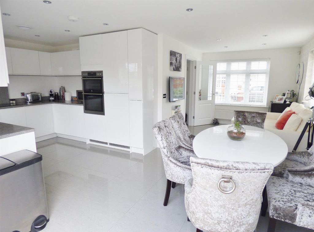 Property photo 3 of 23