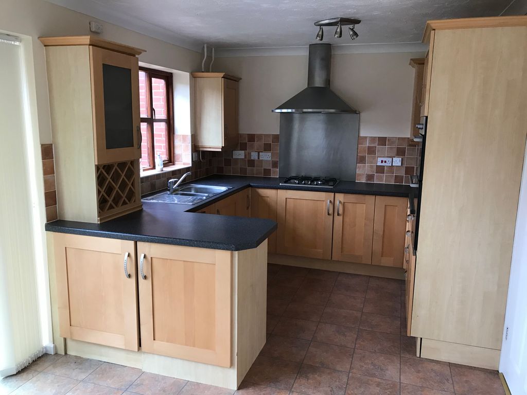 Property photo 2 of 15 Kitchen