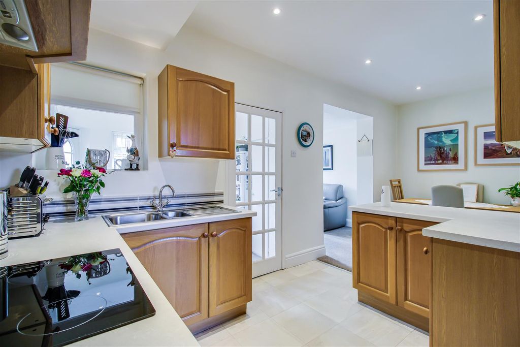 Property photo 2 of 16