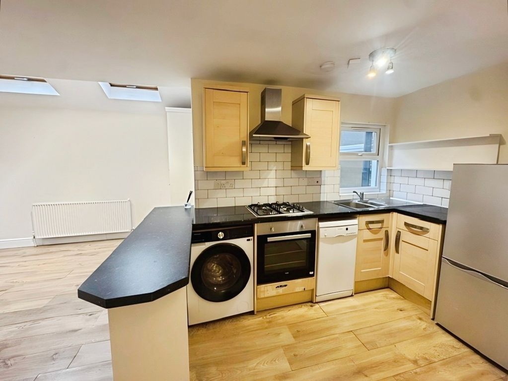 Property photo 2 of 10 Kitchen