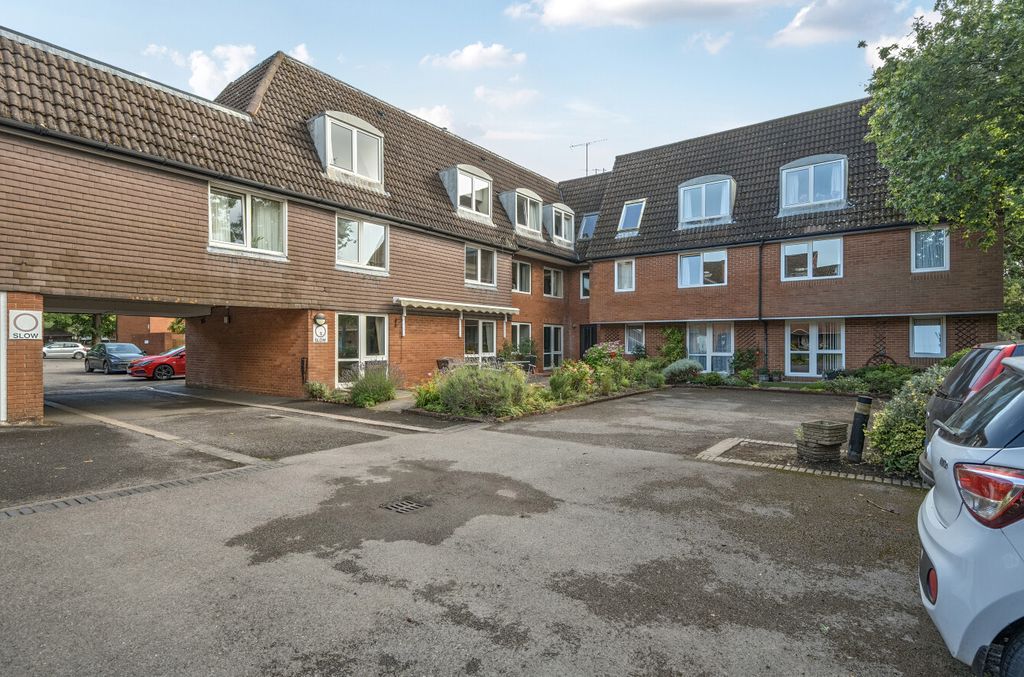 Property photo 2 of 11 1332462-20-688c81...