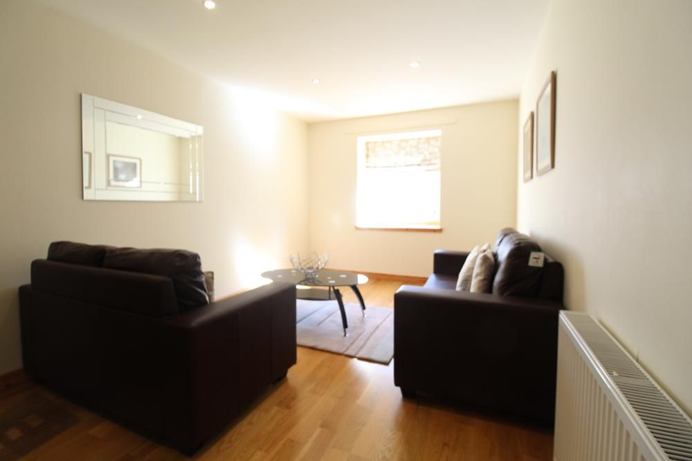 Property photo 3 of 12 Lounge Alt