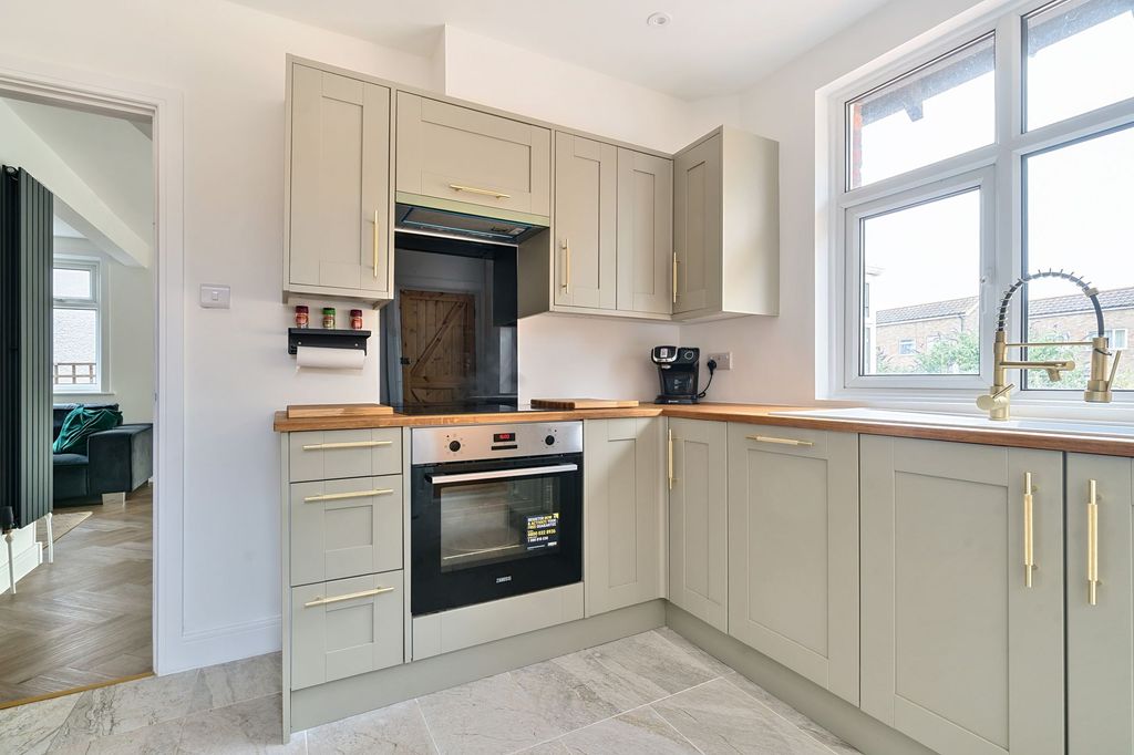 Property photo 1 of 12 Kitchen