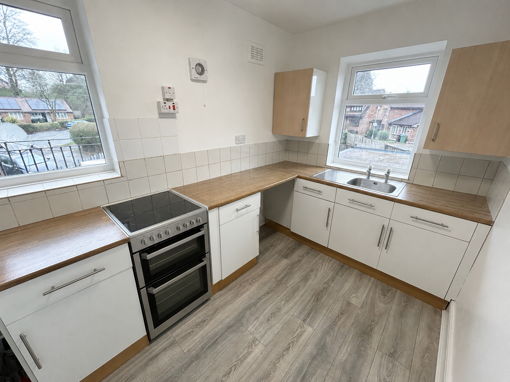 Property photo 2 of 6 Kitchen
