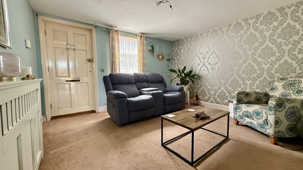 Property photo 2 of 8