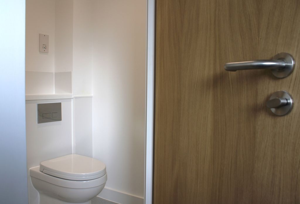 Property photo 1 of 4 A Modern And Tidy Single Toilet With Clean Lines A...