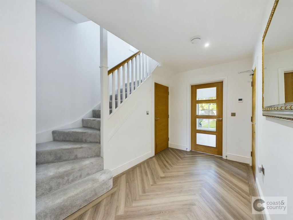 Property photo 2 of 33