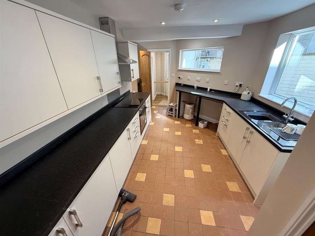 Property photo 2 of 9 Kitchen/Breakfast Room