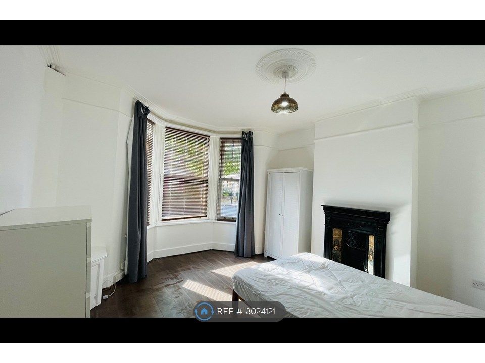 Property photo 1 of 14 Bedroom 1
