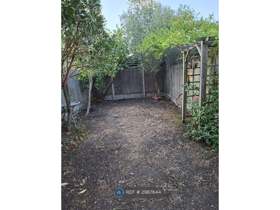 Property photo 3 of 13 Garden