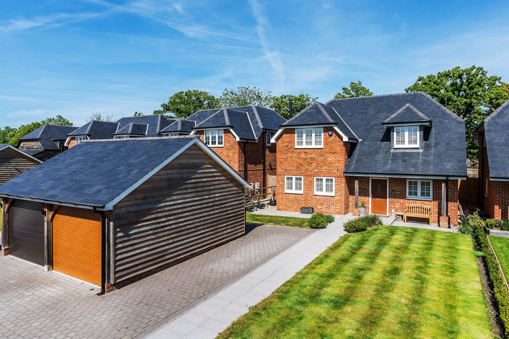 4 bed detached house for saleOldencraig Mews, Lingfield, Surrey RH7