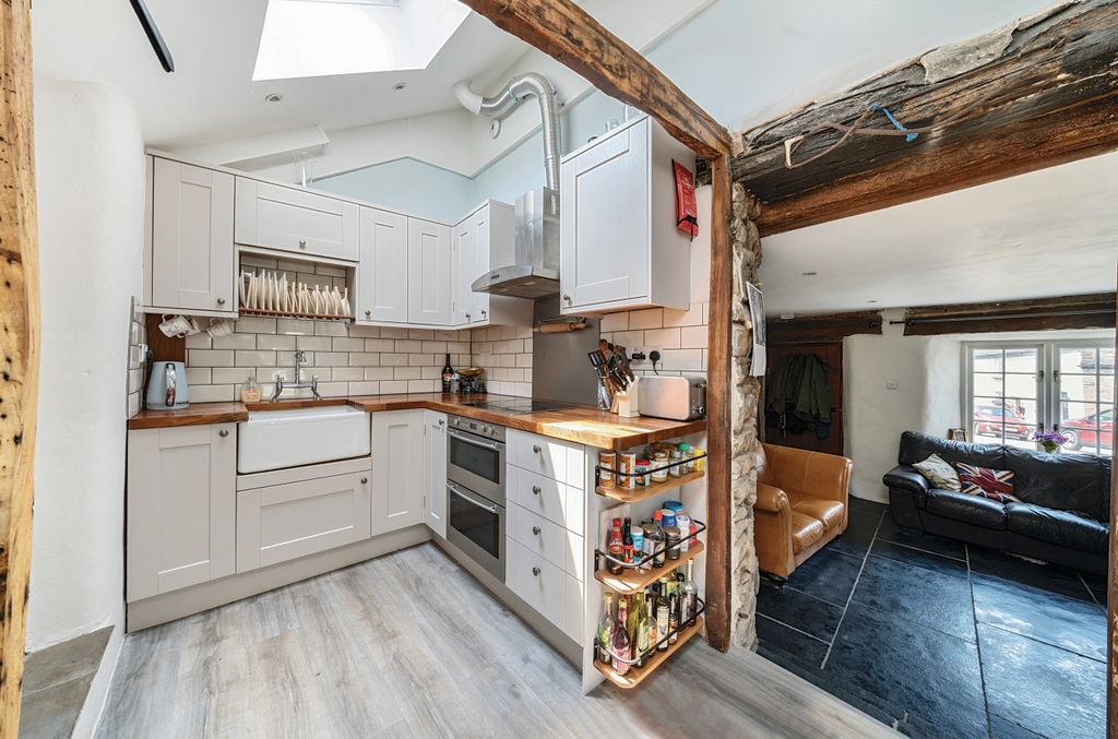 Property photo 3 of 18 Bampton Seddons