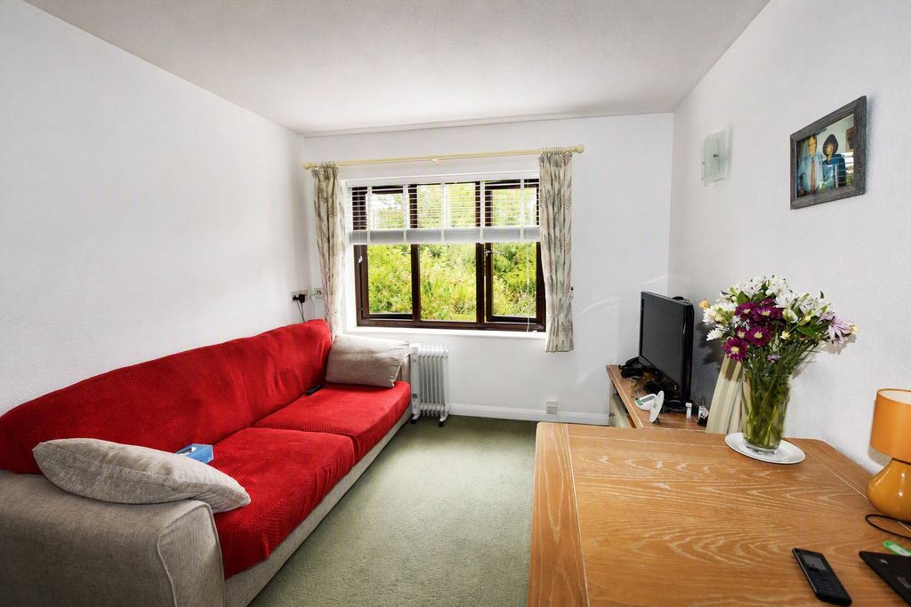 Property photo 2 of 12 Picture No. 17
