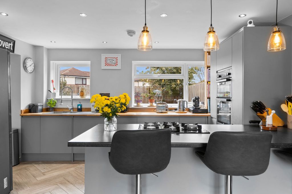 Property photo 2 of 25