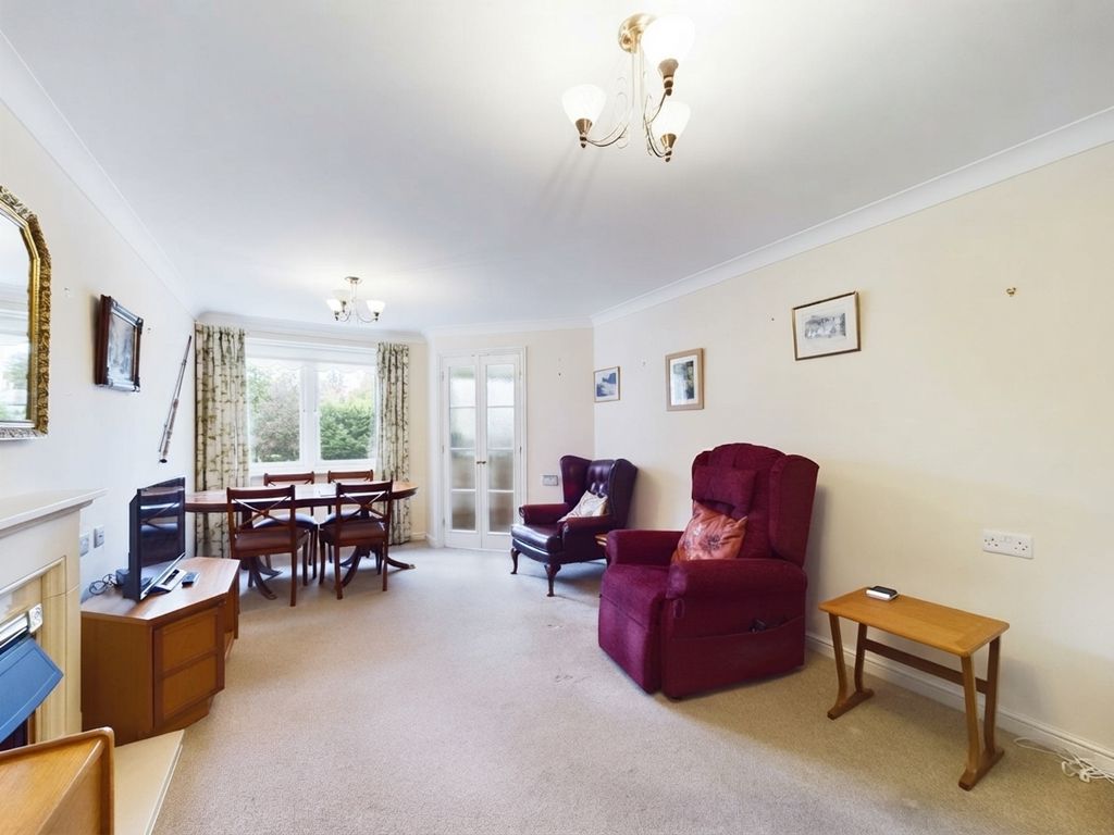 Property photo 3 of 14 Cam01080G0-Pr0269-Still014-001