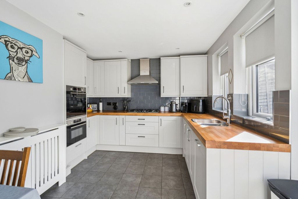 Property photo 2 of 21