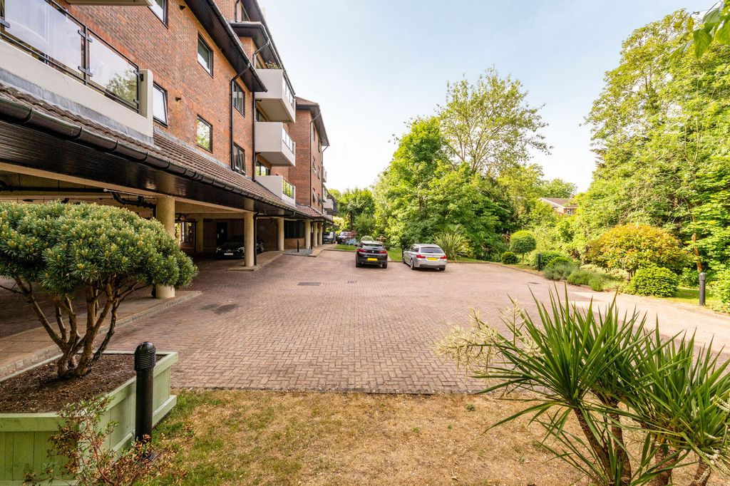 Additional image 21 of 2 bed flat for saleLockbridge Court, Ray Park Road, Maidenhead SL6