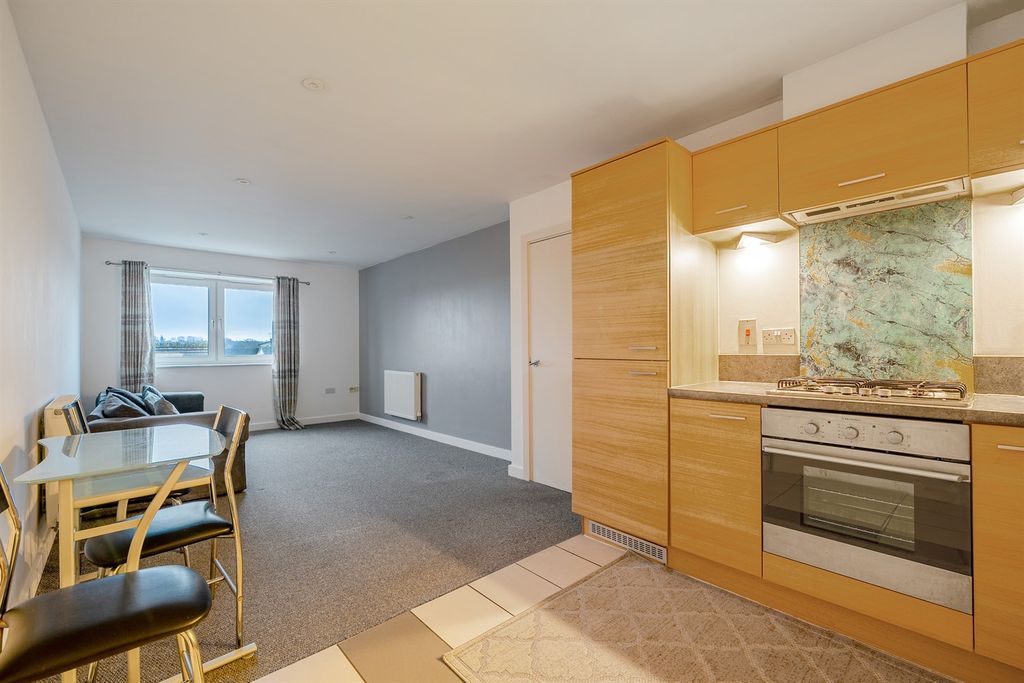 Property photo 3 of 7 Dining Area