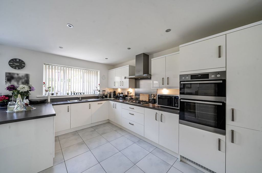 Property photo 2 of 15 1470874126A2299Ae34d64