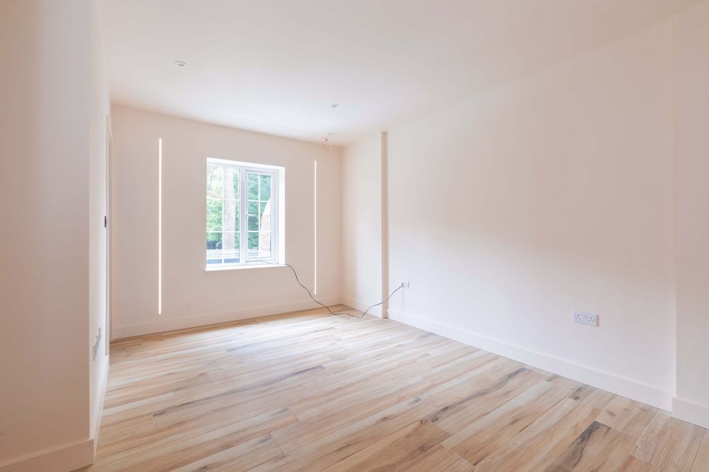 Property photo 1 of 44