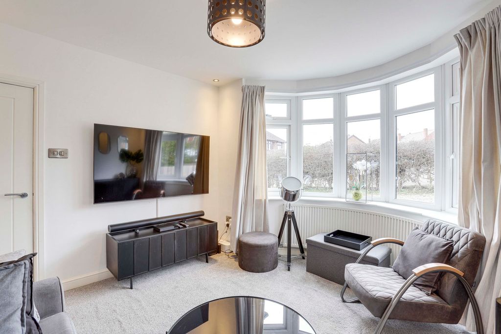 Property photo 3 of 25