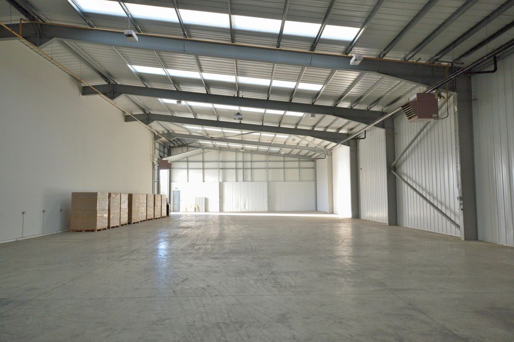 Property photo 2 of 9 Unit B Li Lin House Warehouse 2 171213.Jpg