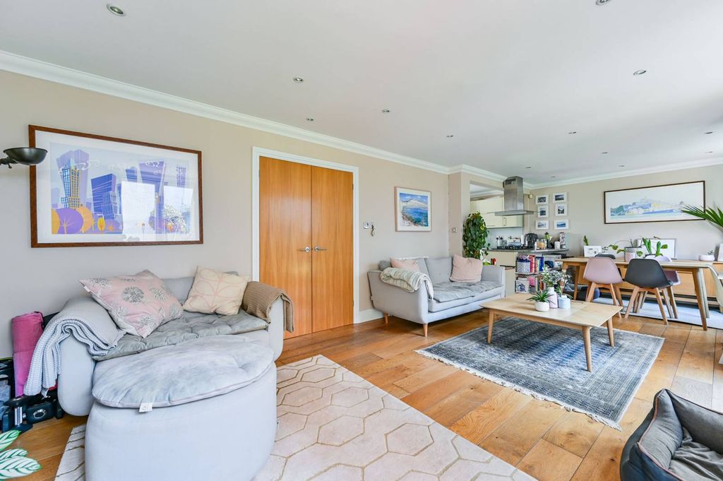 Property photo 3 of 24