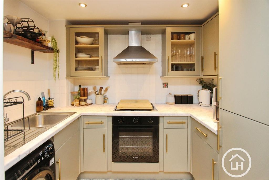 Property photo 2 of 12 Kitchen