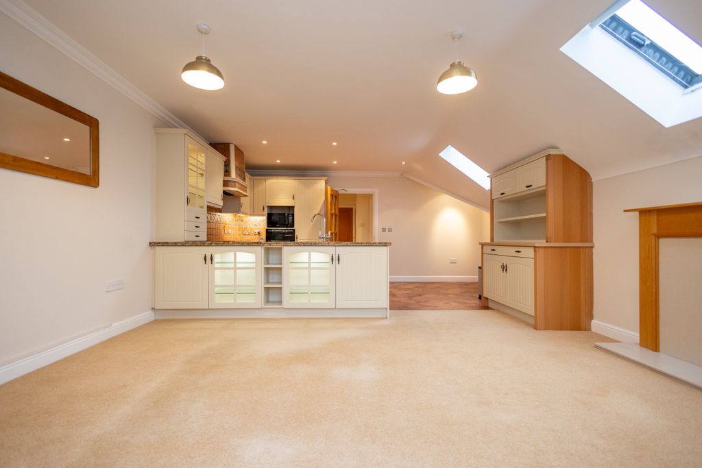 Property photo 2 of 19 R6M_0577