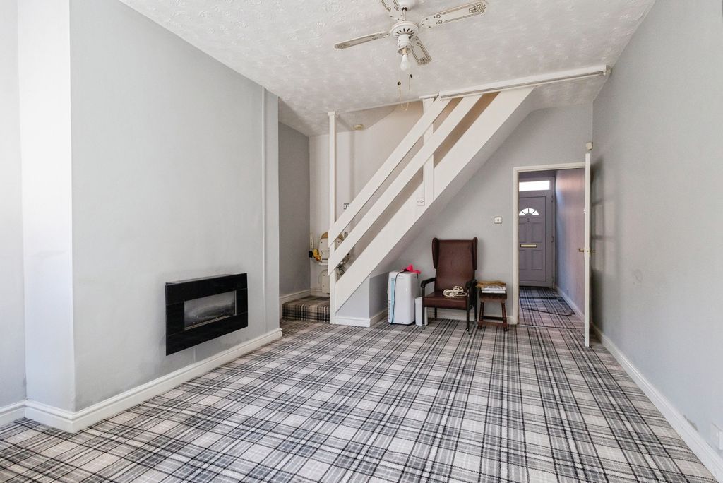 Property photo 3 of 21 Pbox-Img.Jpg