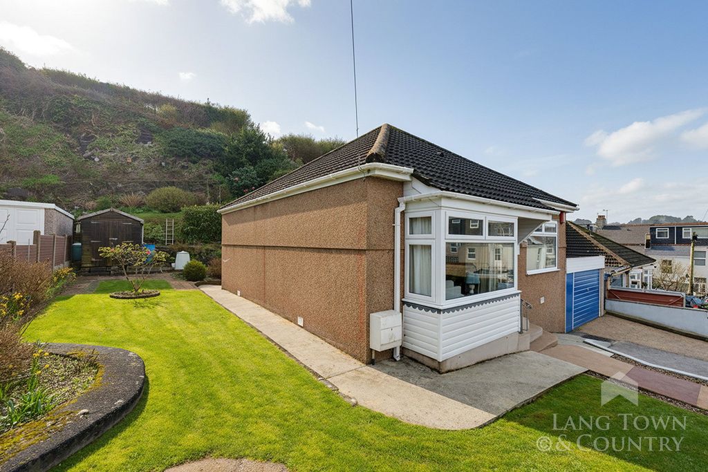 Property photo 3 of 12