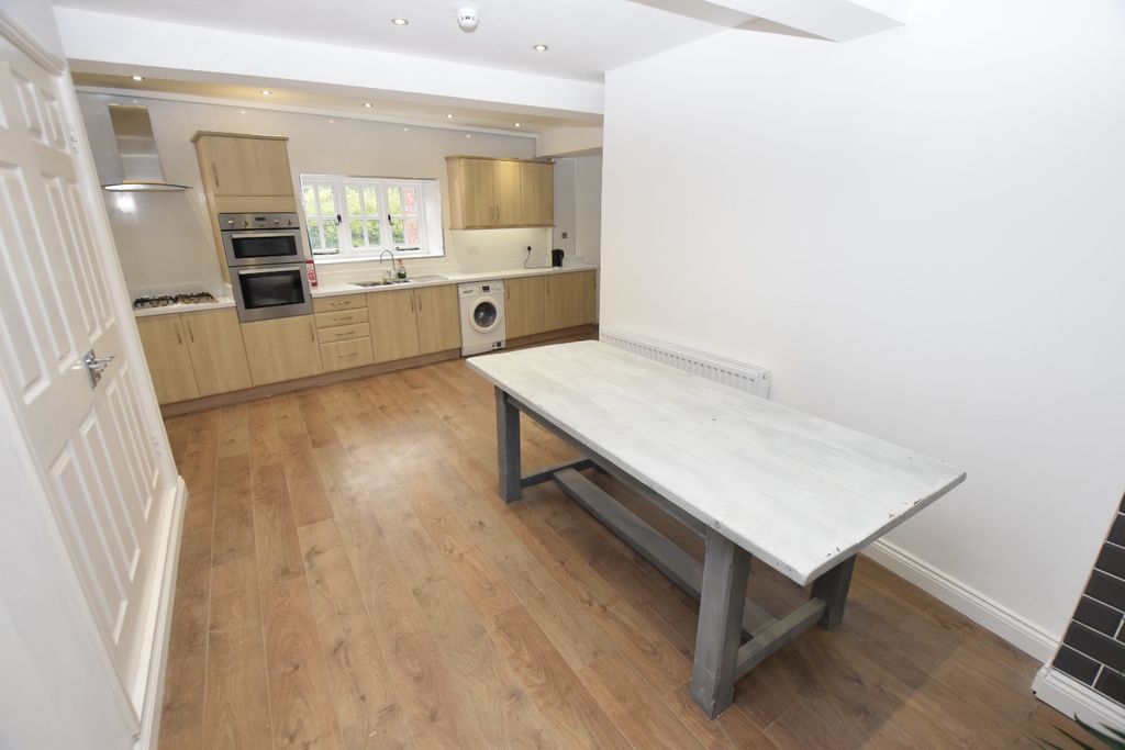 Property photo 1 of 9 1208892