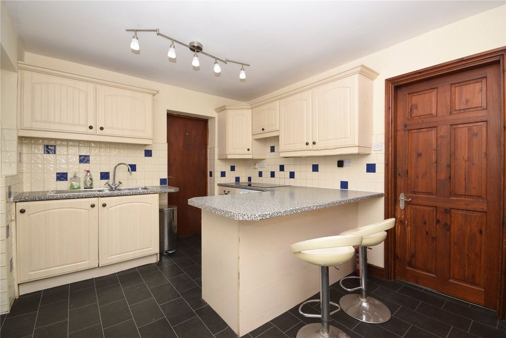 Property photo 3 of 16 Picture No. 12