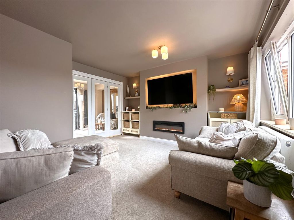 Property photo 2 of 26 Generous Living Room 682