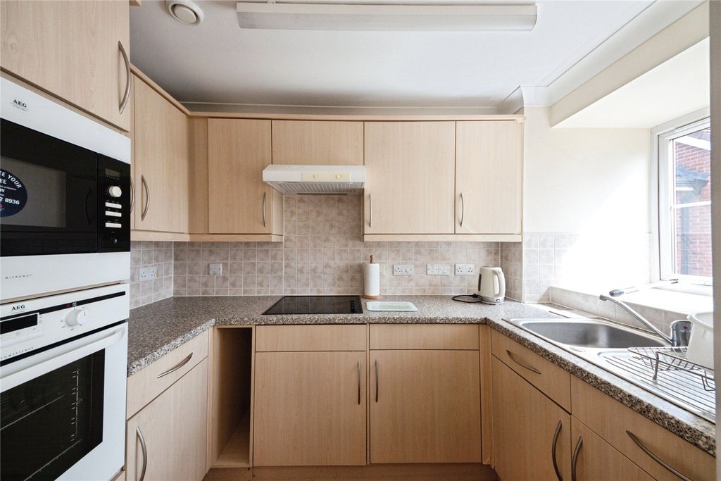 Property photo 3 of 10 Kitchen