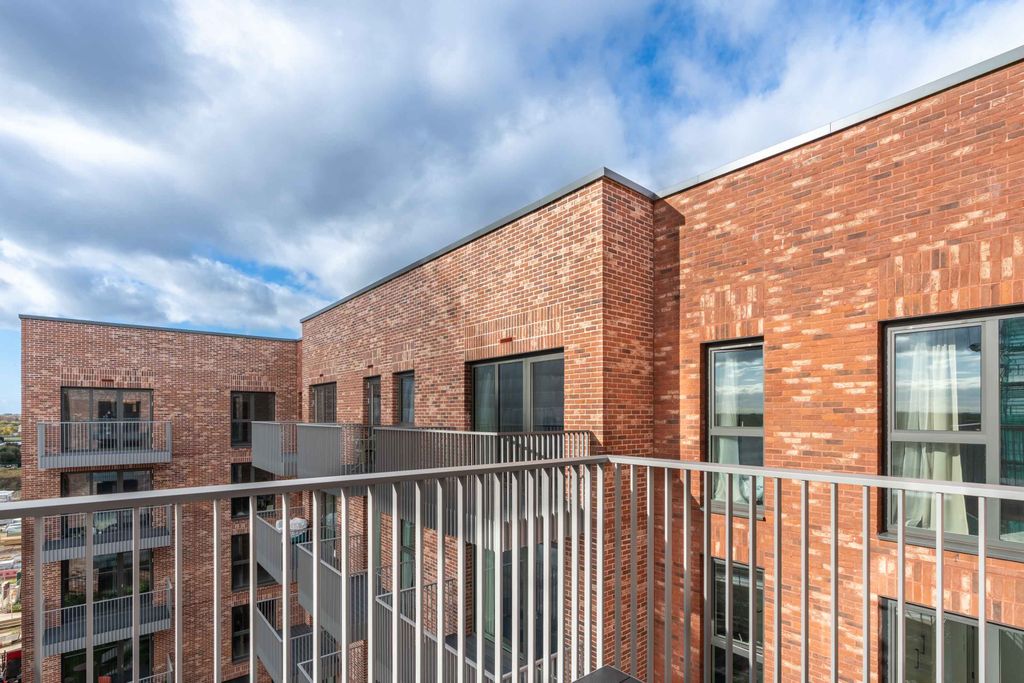 Property photo 2 of 8