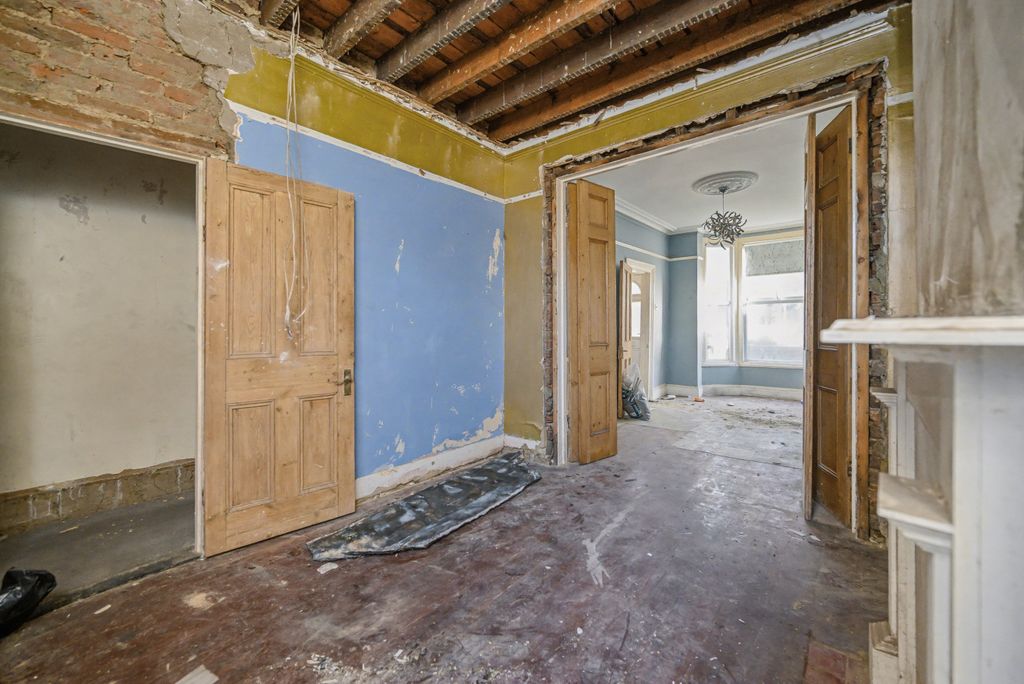 Property photo 3 of 11 20251215040946_1-Francis-Ave-Portsmouth-07_Glpxg.Jpg