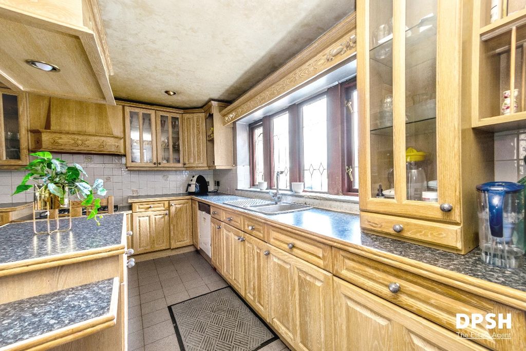Property photo 3 of 46