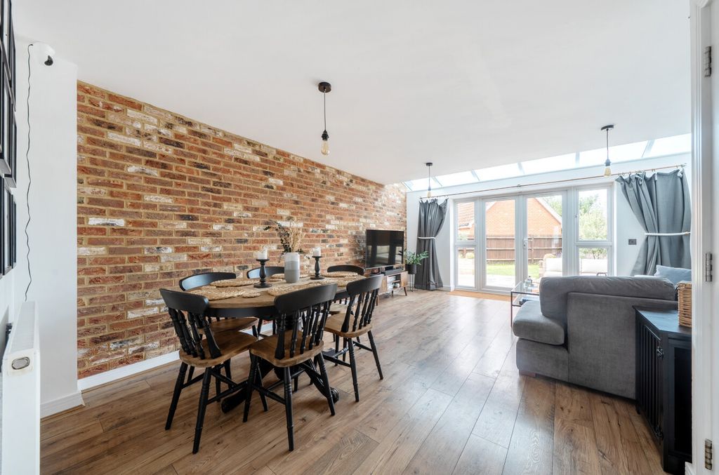 Property photo 2 of 12 1304675-23-6842B7...