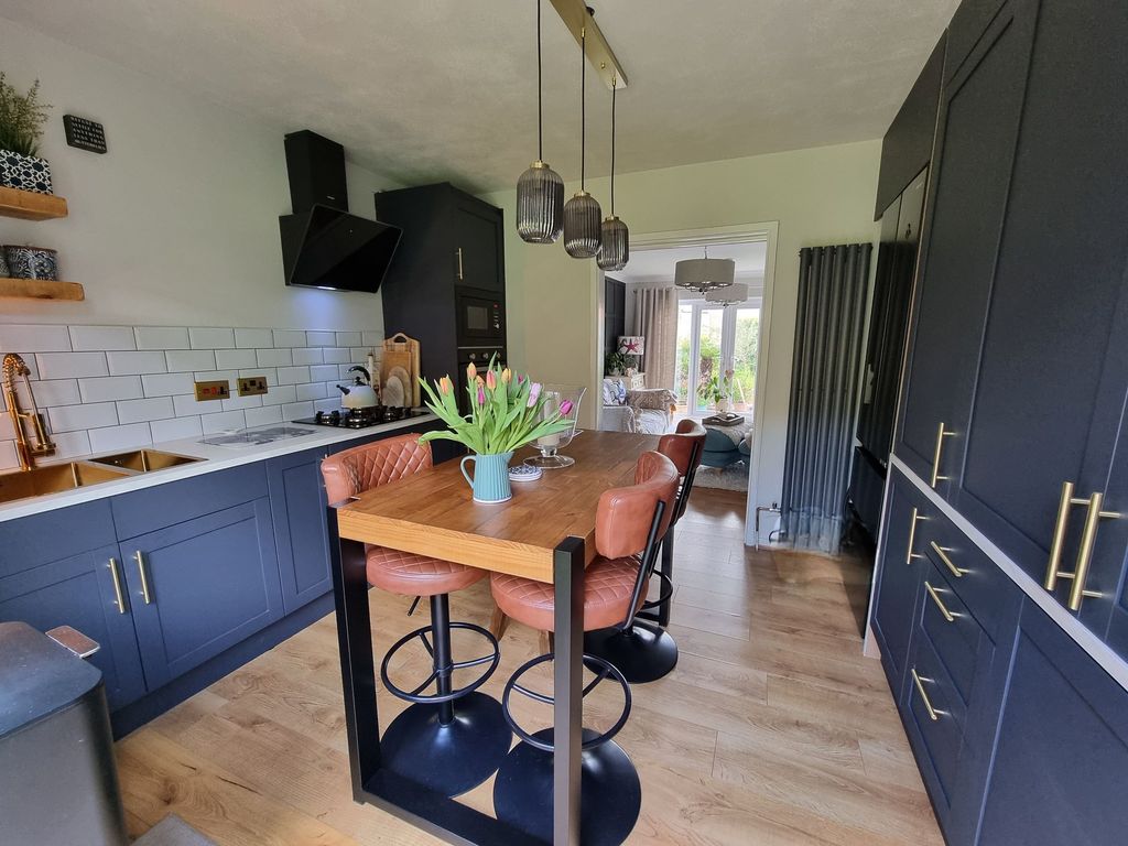 Property photo 2 of 27 Kitchen