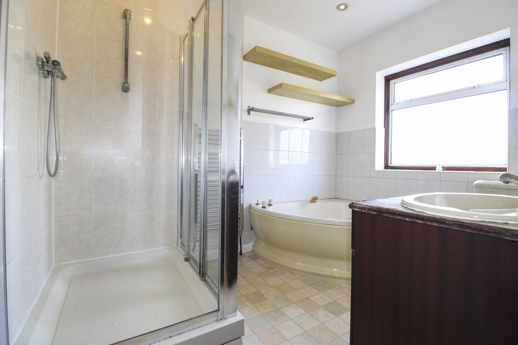 Property photo 3 of 28 Gallery