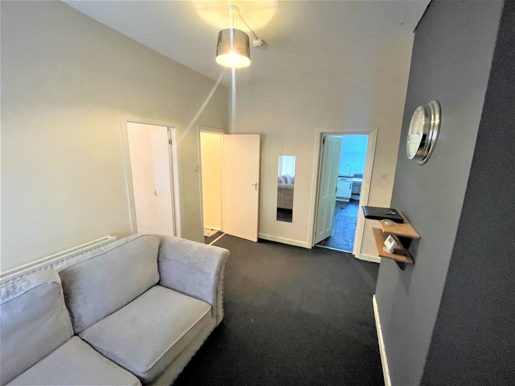 Property photo 3 of 6