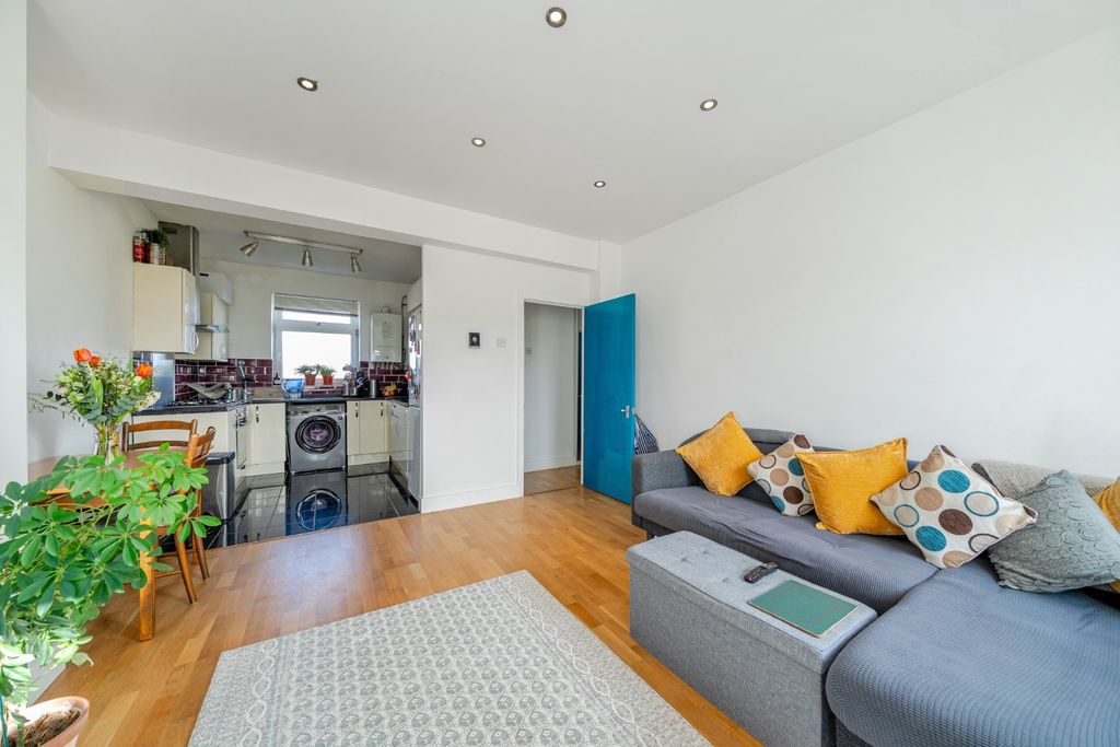 Property photo 2 of 16 4911221