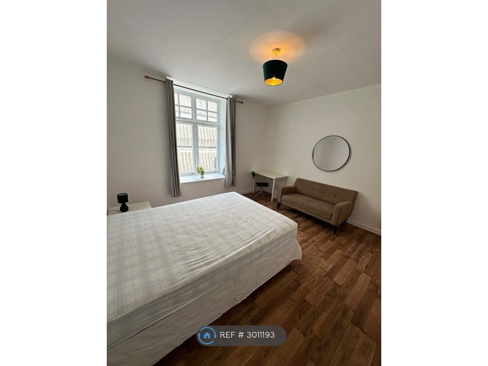 Property photo 2 of 10 Bedroom 1 (Left)