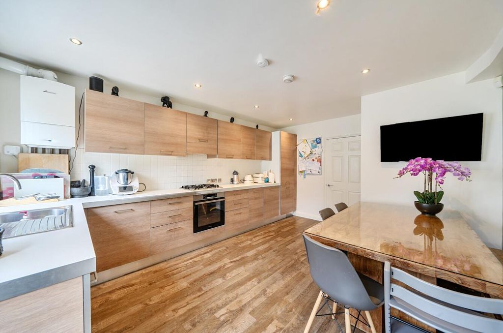 Property photo 3 of 14 Davidson Frost-Wellings, Dfw, Ha7, Uppingham Avenu