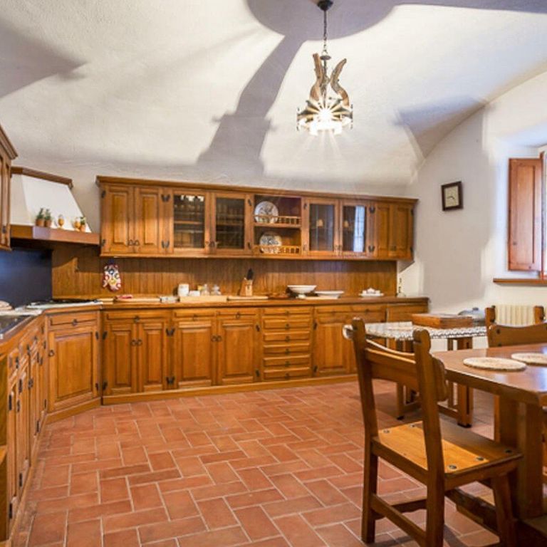 Property photo 2 of 25