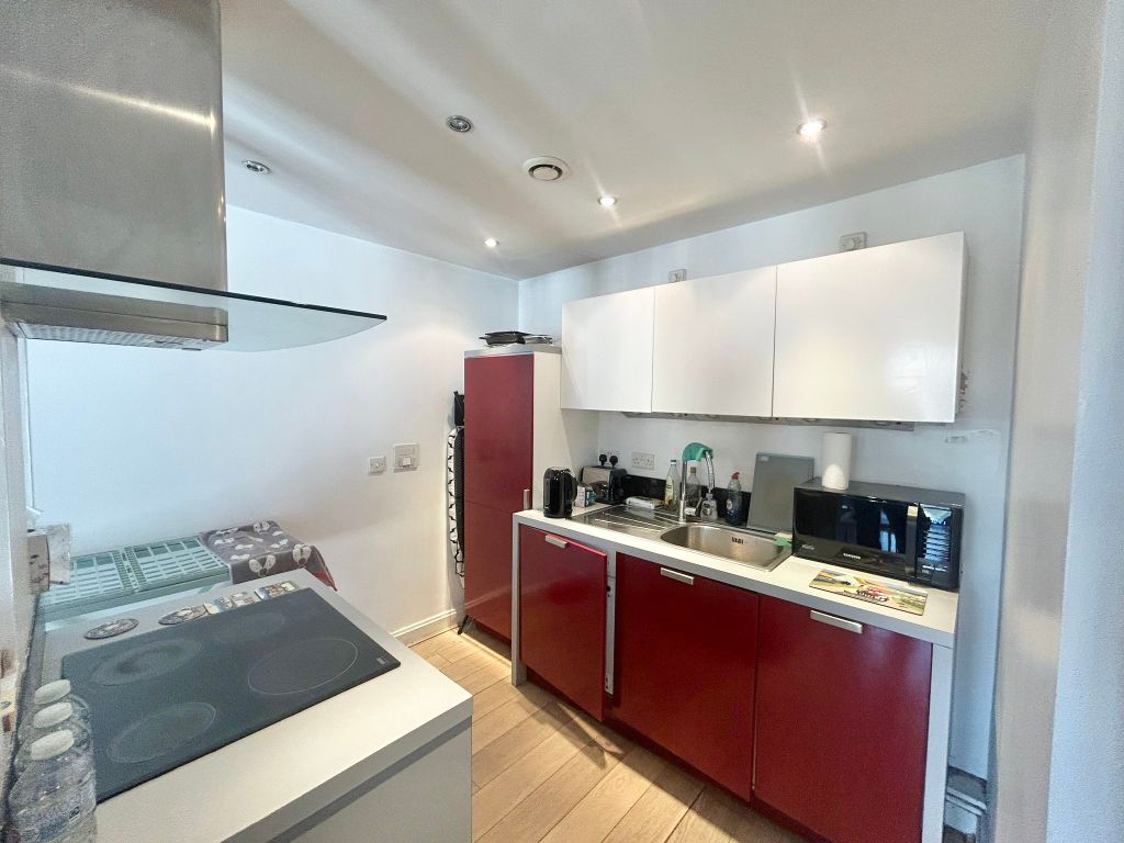 Property photo 2 of 6 Kitchen