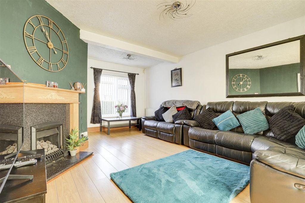 Property photo 2 of 21