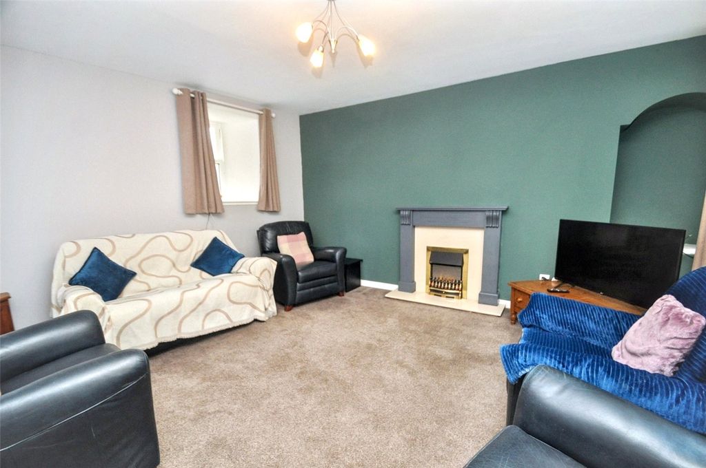 Property photo 3 of 25 Living Room
