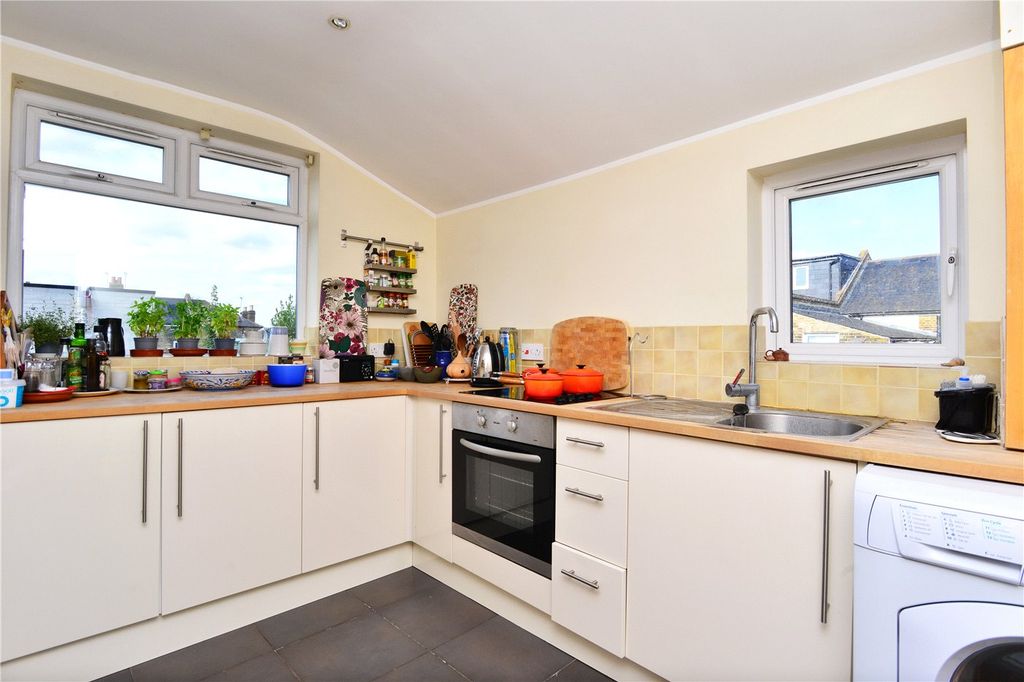 Property photo 3 of 5 Kitchen